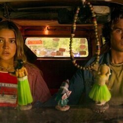 Madelyn Cline y Chase Stokes en la temporada 5 y el capítulo 05 de 'Outer Banks'