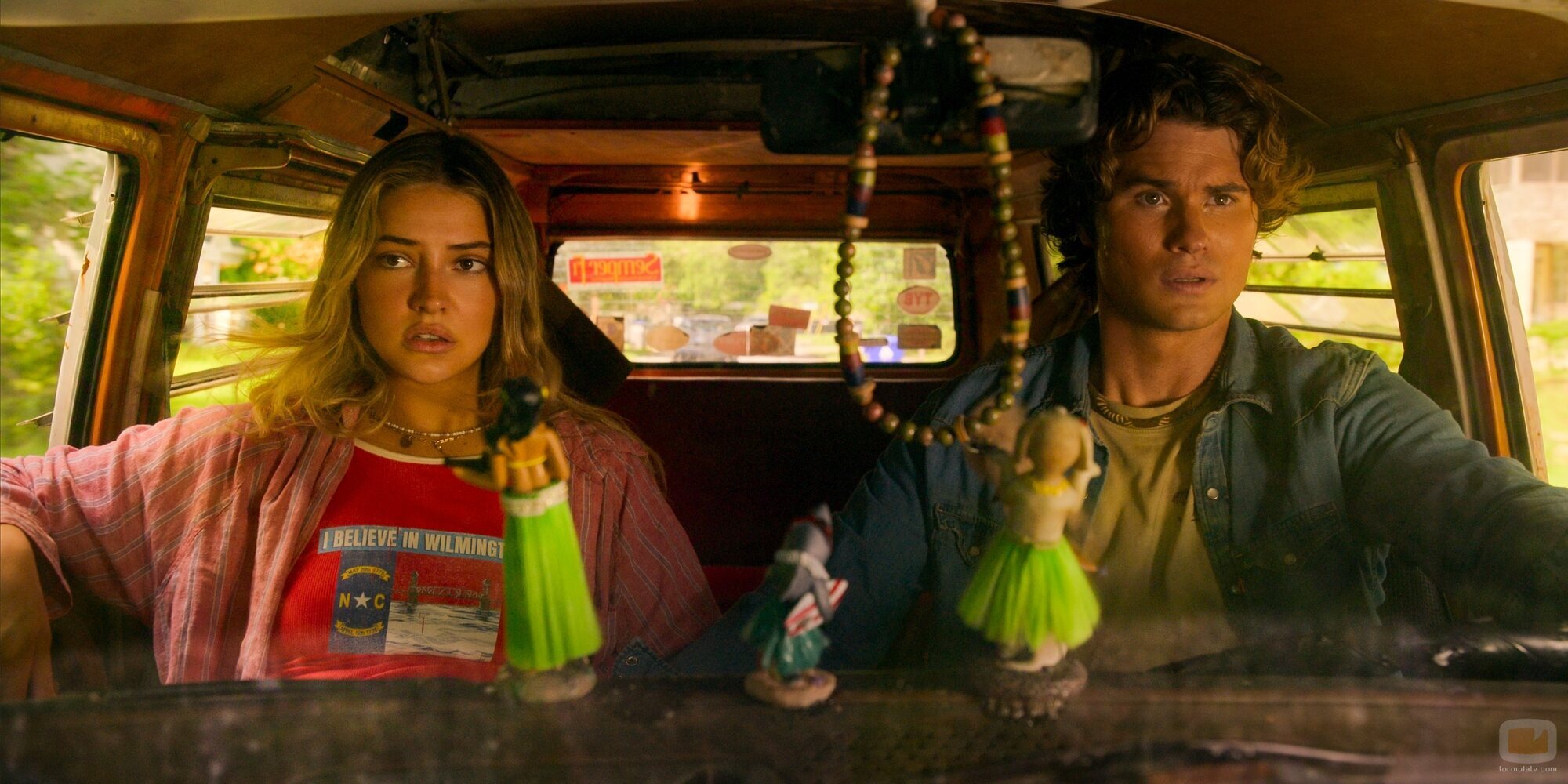 Madelyn Cline y Chase Stokes en la temporada 5 y el capítulo 05 de 'Outer Banks'