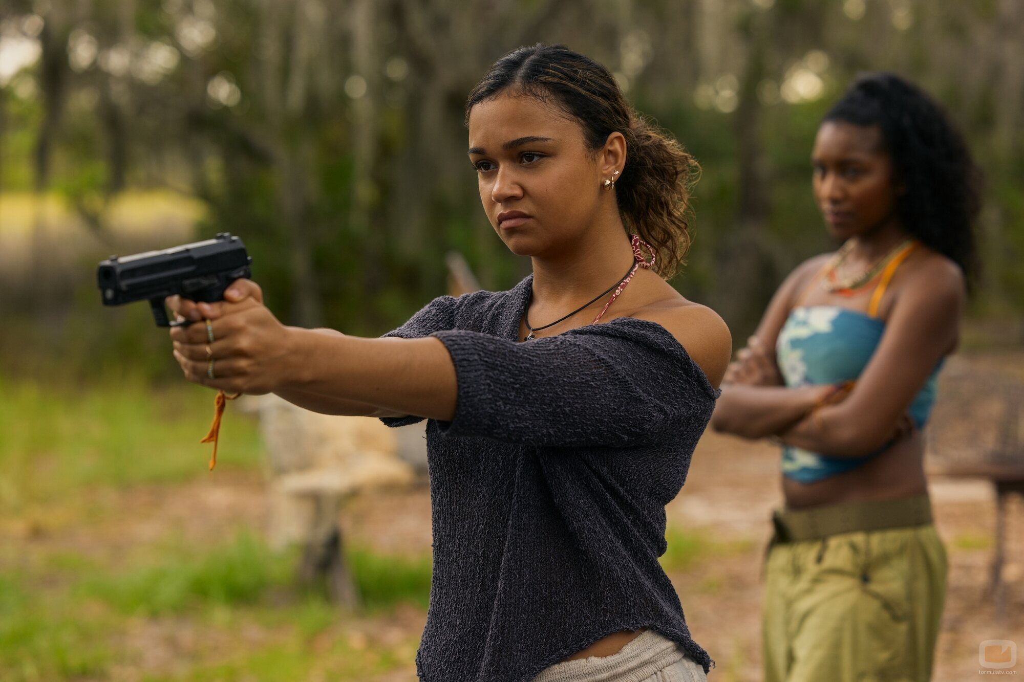 Carlacia Grant y Madison Bailey en 5x06 titulado 'La cuna del Jazz' de 'Outer Banks'