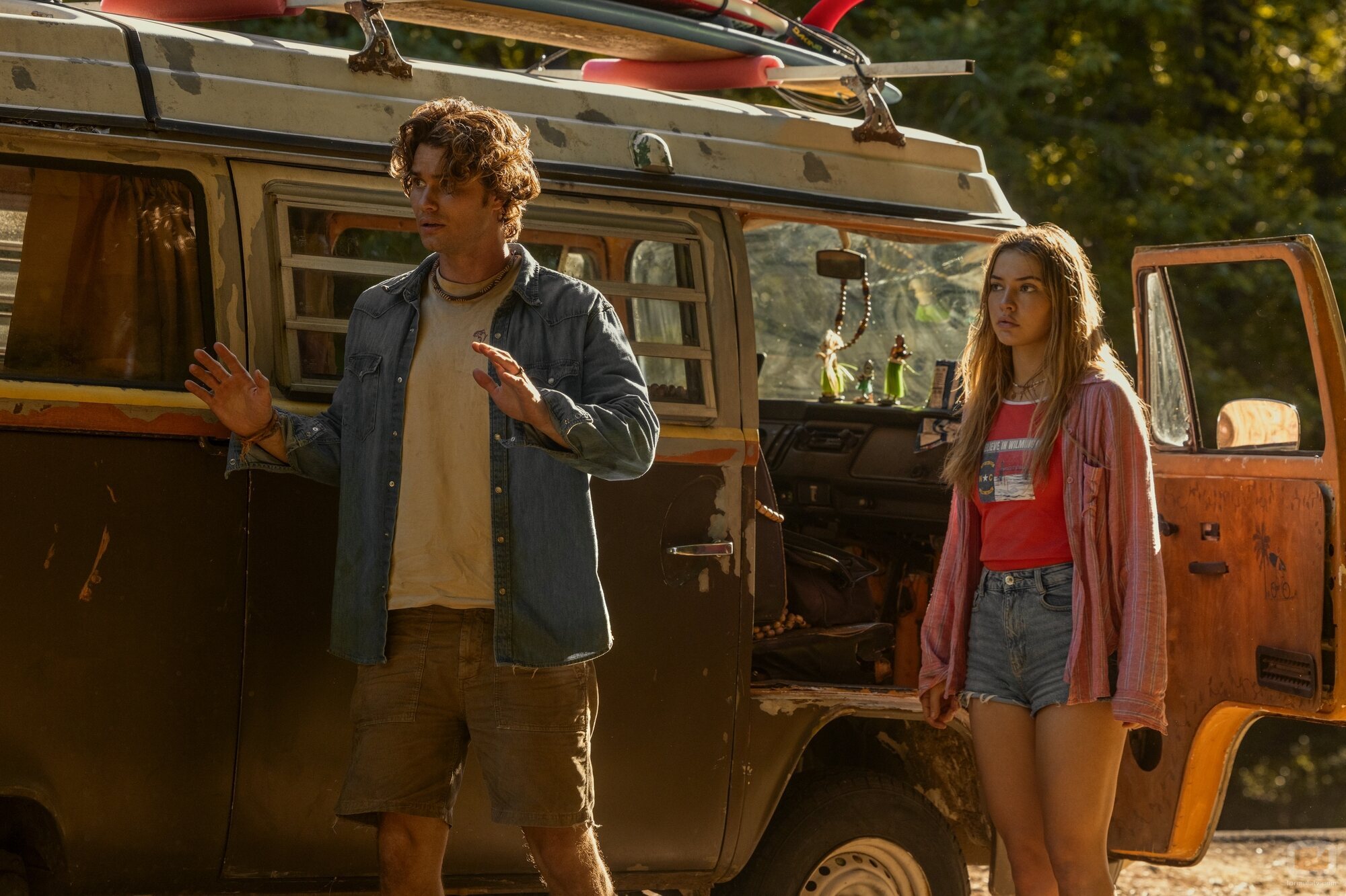 Chase Stokes y Madelyn Cline en la temporada 5 y el capítulo 06 de 'Outer Banks'