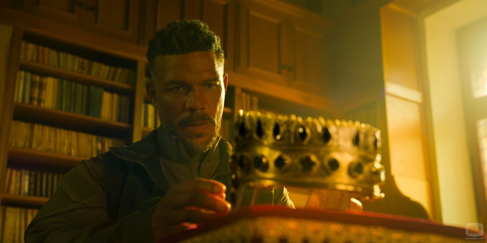 Jason Alan Carvell en 5x07 'Mascarada' de 'Outer Banks'