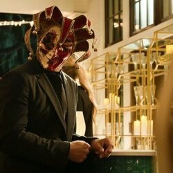 Escena de 'Mascarada' de 'Outer Banks'