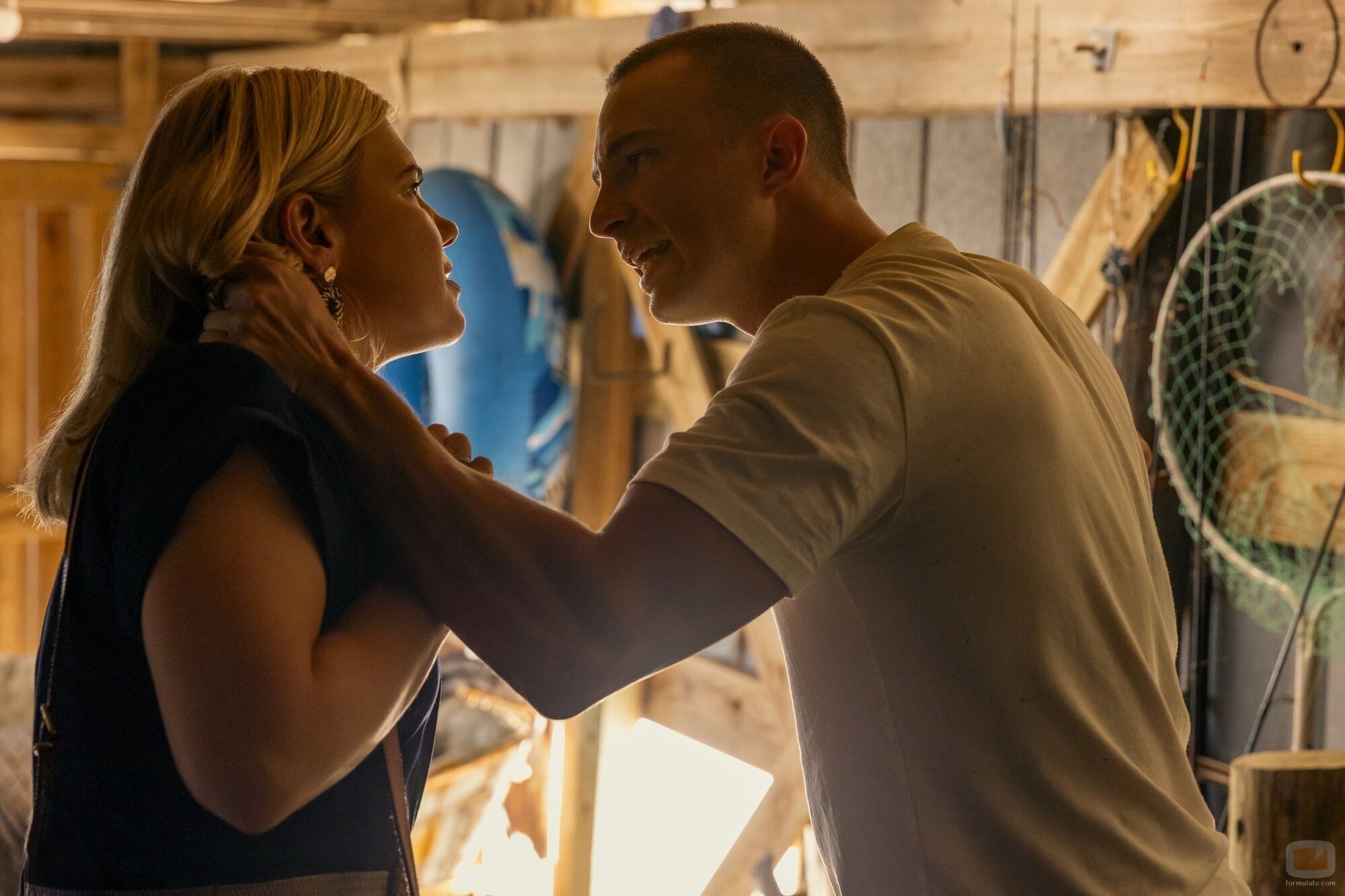 Caroline Arapoglou y Drew Starkey en 'La pista parte 2' de 'Outer Banks'