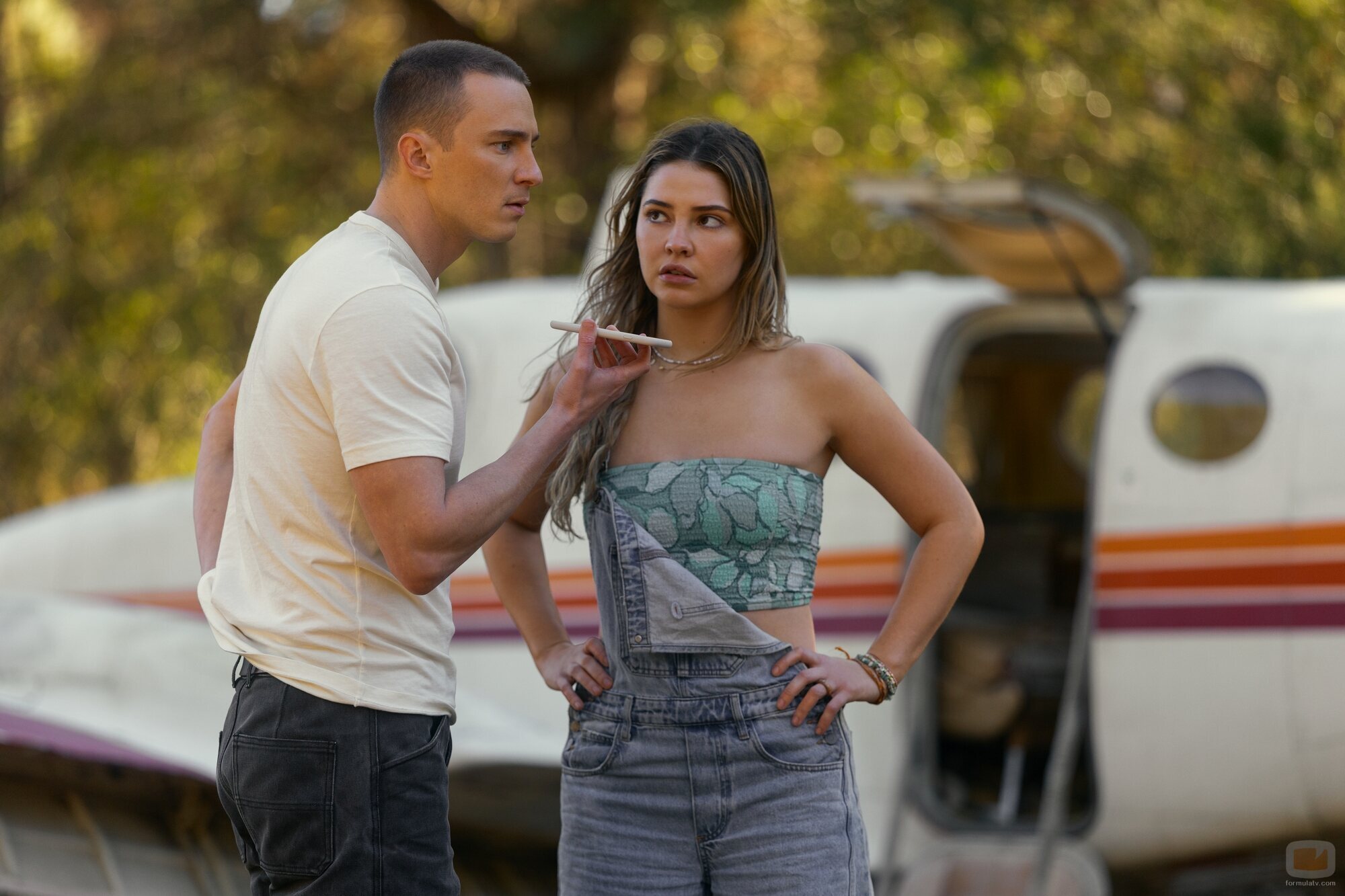 Drew Starkey y Madelyn Cline en la temporada 5 y el capítulo 08 de 'Outer Banks'