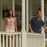 Mia Challis y Austin North en 5x08 'La pista parte 2' de 'Outer Banks'