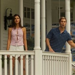 Mia Challis y Austin North en 5x08 'La pista parte 2' de 'Outer Banks'