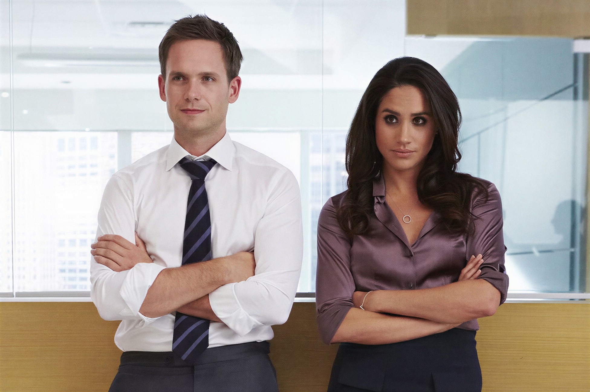 Meghan Markle y Patrick J. Adams en 'Suits'