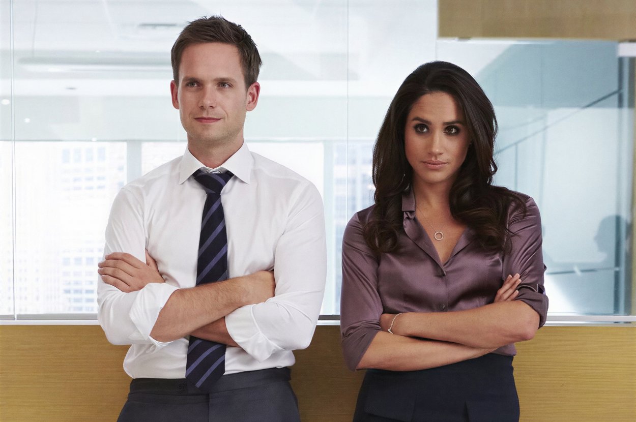 Meghan Markle y Patrick J. Adams en 'Suits'
