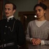 Reagan Mannix y Miah Madden en 1x01 titulado 'Rebelión' de 'Mi brillante carrera'