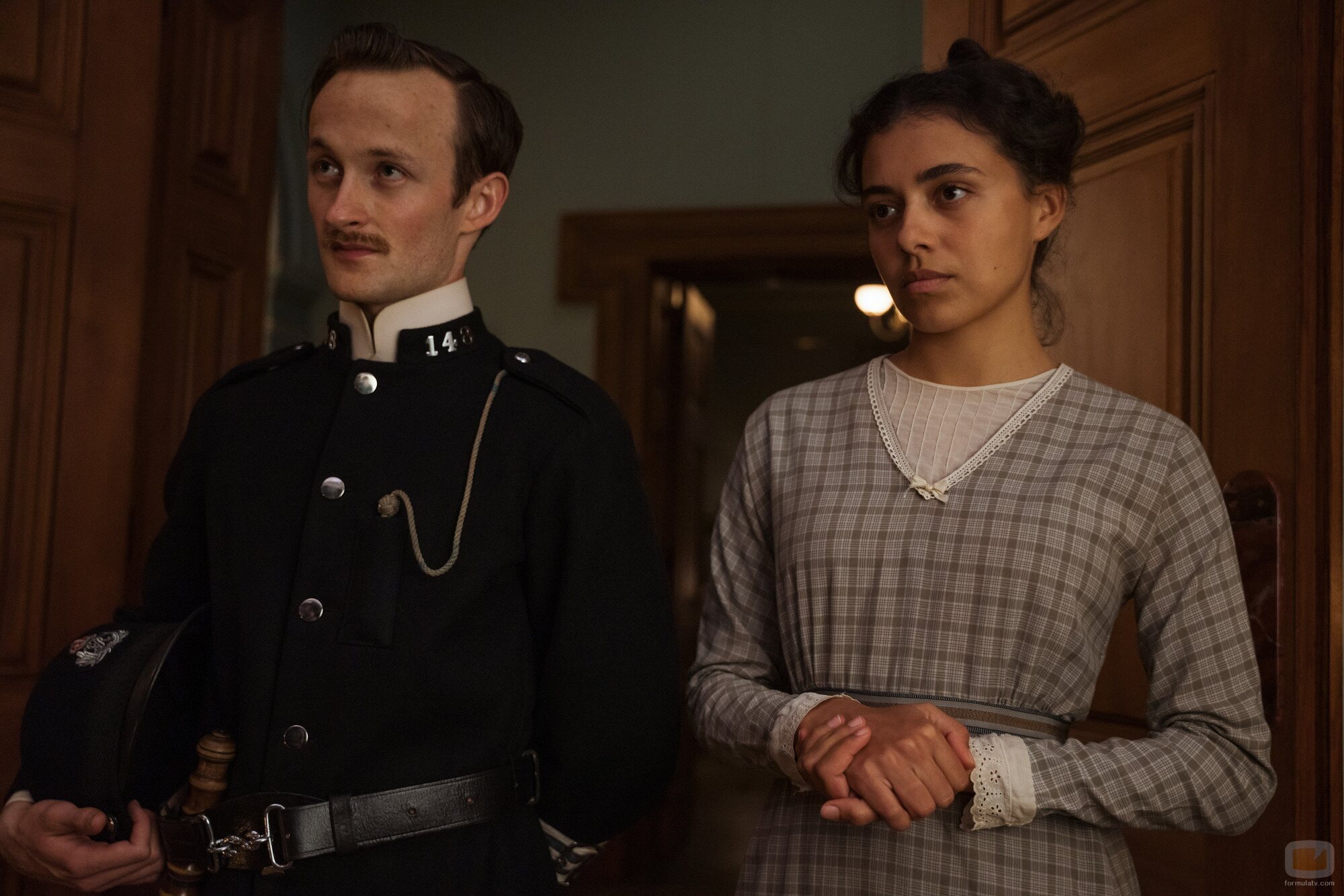 Reagan Mannix y Miah Madden en 1x01 titulado 'Rebelión' de 'Mi brillante carrera'