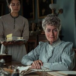 Anna Chancellor y Miah Madden en Capítulo 1 titulado 'Rebelión' de 'Mi brillante carrera'