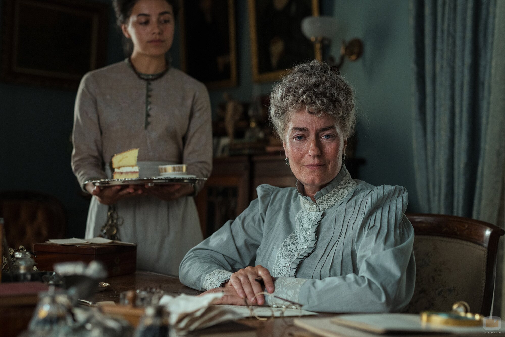 Anna Chancellor y Miah Madden en Capítulo 1 titulado 'Rebelión' de 'Mi brillante carrera'