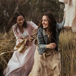 Ella Oliphant y Philippa Northeast en 'Rebelión' de 'My Brilliant Career'