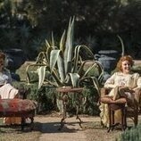 Philippa Northeast y Kate Mulvany en 1x02 'Él' de 'Mi brillante carrera'