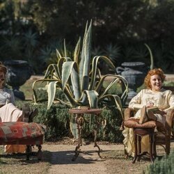 Philippa Northeast y Kate Mulvany en 1x02 'Él' de 'Mi brillante carrera'