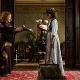 Philippa Northeast y Kate Mulvany en el 1x02 de 'My Brilliant Career'