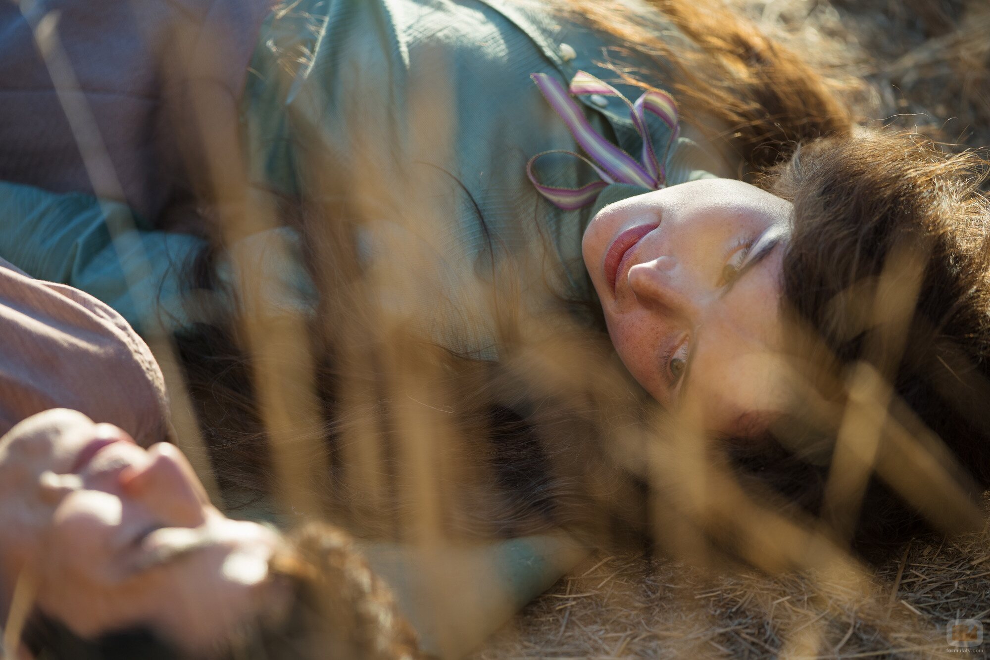 Christopher Chung y Philippa Northeast en 1x02 'Él' de 'Mi brillante carrera'