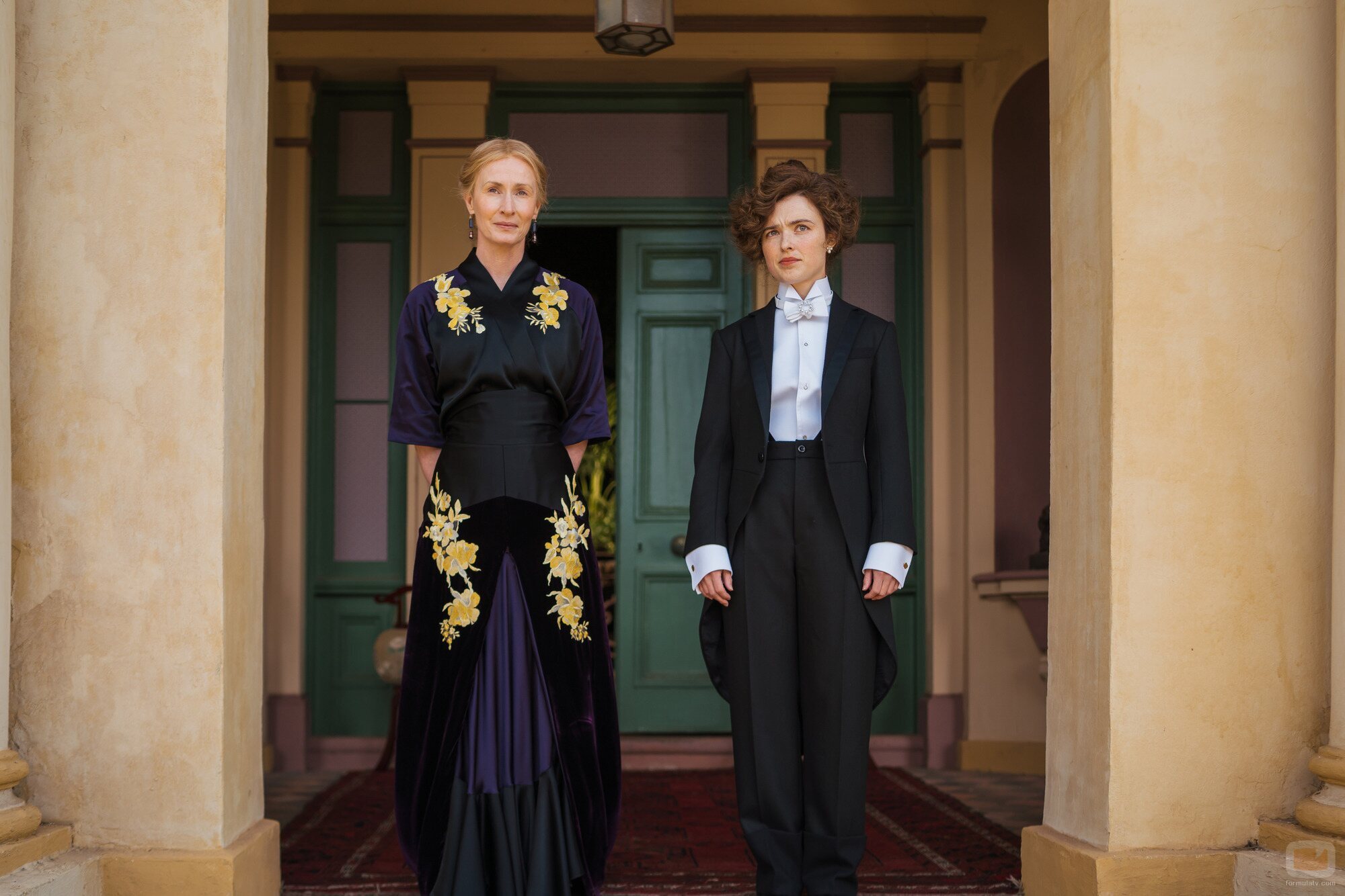 Genevieve O'Reilly y Philippa Northeast en '¡Por la vida!' de 'Mi brillante carrera'