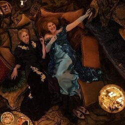 Kate Mulvany y Genevieve O'Reilly en la temporada 1 y el capítulo 04 de 'Mi brillante carrera'