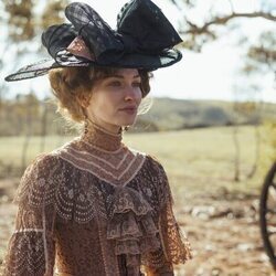 Ines English en '¡Por la vida!' de 'My Brilliant Career'