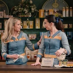 Marina Orta y Ana Carlota Fernández en la temporada 3 y el capítulo 160 de 'Sueños de libertad'