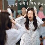 Ha-young en el 1x01 de '이런 엿 같은 사랑'