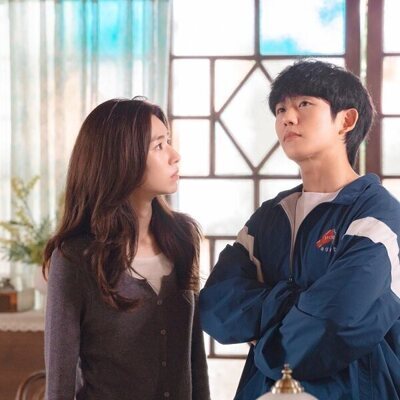 Jung Hae-In y Ha-young en 'Episodio 1' de 'Acaramelados'