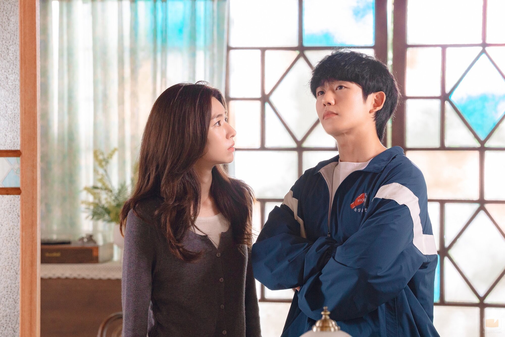 Jung Hae-In y Ha-young en 'Episodio 1' de 'Acaramelados'