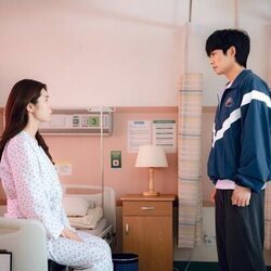 Ha-young y Jung Hae-In en 'Episodio 1' de 'Acaramelados'