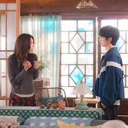 Foto de Jung Hae-In y Ha-young en 1x01 titulado 'Episodio 1' de 'Acaramelados'