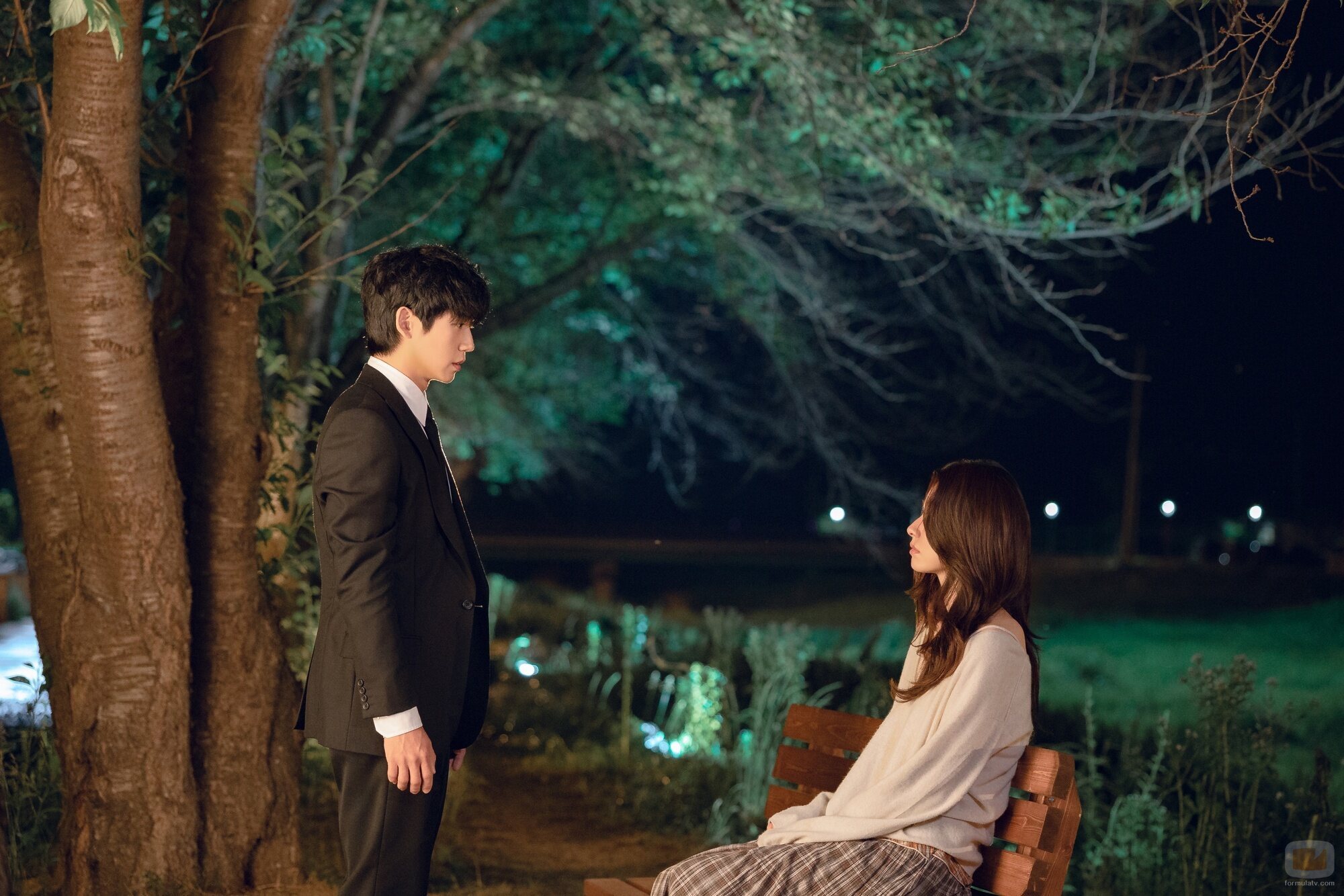 Jung Hae-In y Ha-young en la temporada 1 y el capítulo 02 de 'Acaramelados'