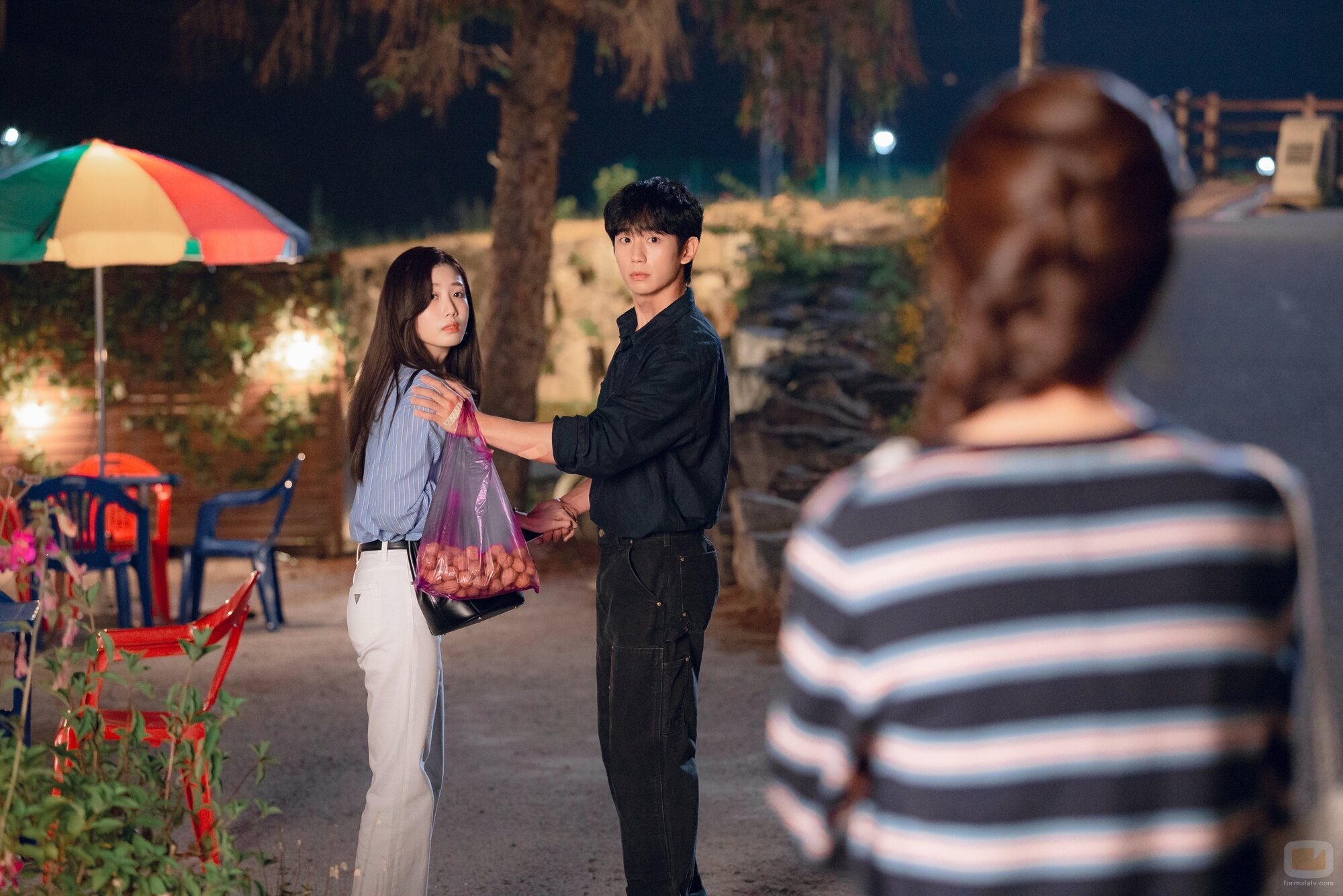 Jung Hae-In y Ha-young en 'Episodio 5' de '이런 엿 같은 사랑'