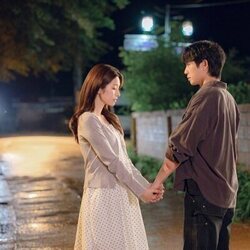 Jung Hae-In y Ha-young en el 1x05 de '이런 엿 같은 사랑'
