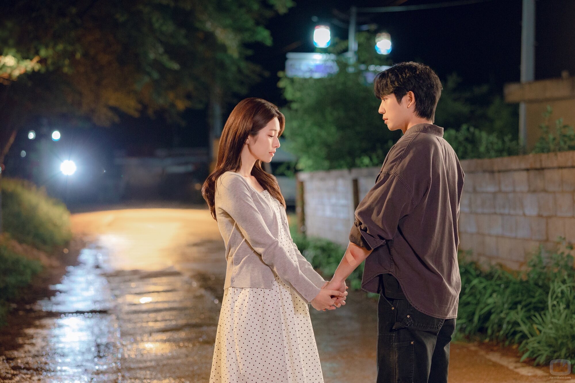 Jung Hae-In y Ha-young en el 1x05 de '이런 엿 같은 사랑'