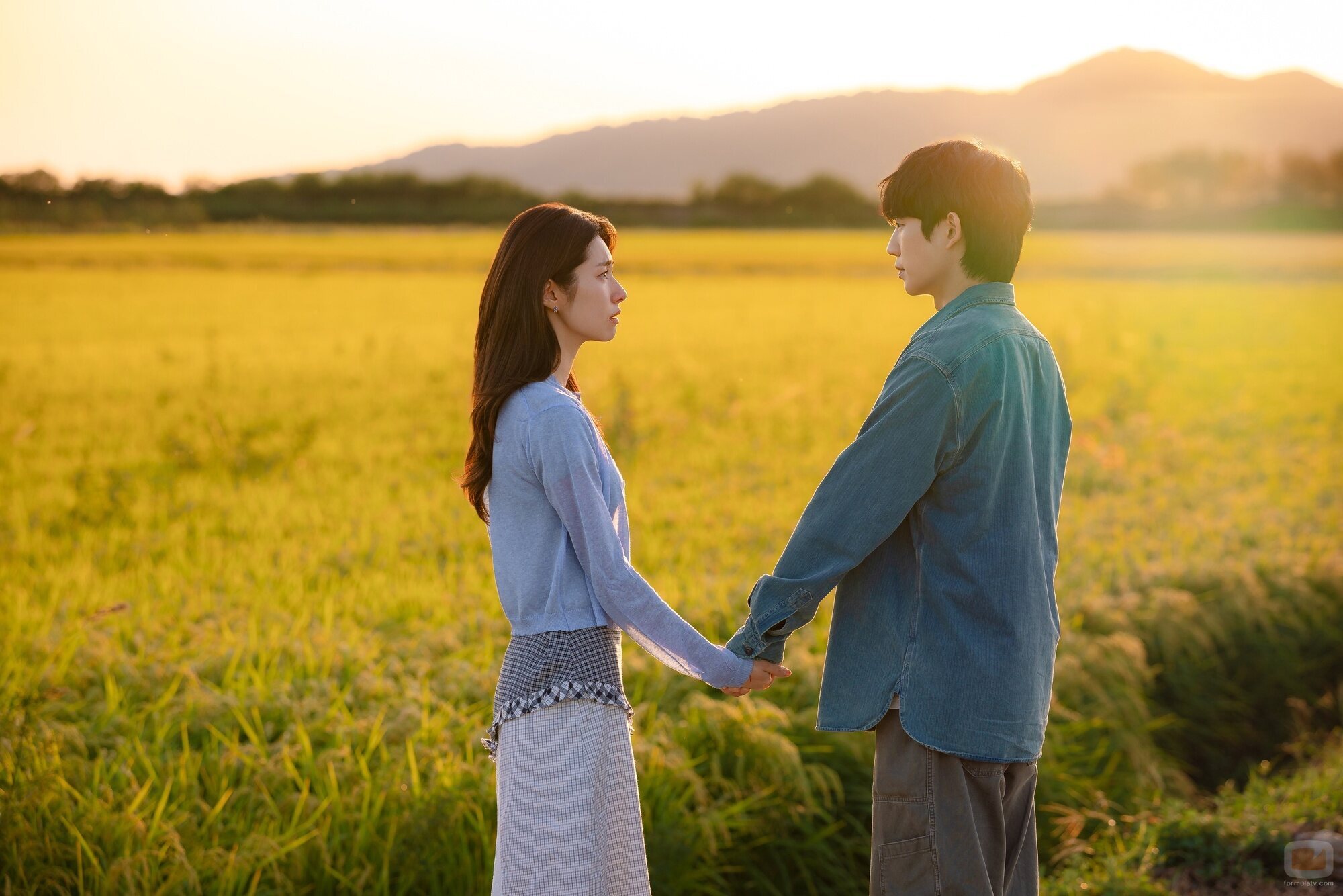 Jung Hae-In y Ha-young en el 1x07 de '이런 엿 같은 사랑'
