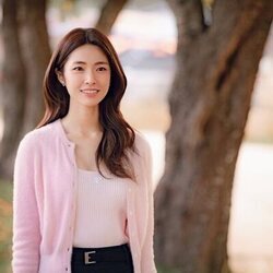 Ha-young en la temporada 1 y el capítulo 11 de 'Acaramelados'