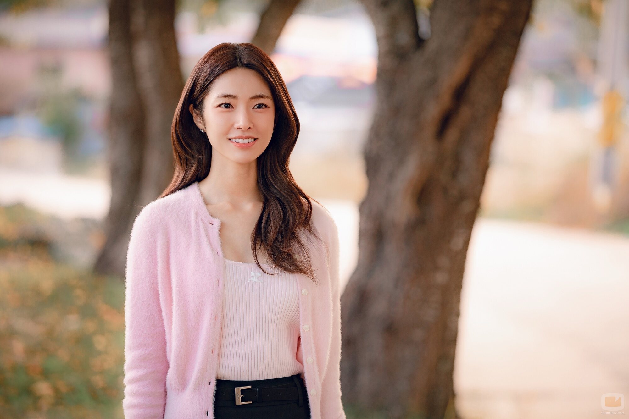 Ha-young en la temporada 1 y el capítulo 11 de 'Acaramelados'