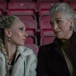 Hannah Waddingham y Juno Temple en Capítulo 4 titulado 'El día libre de las greyhounds' de 'Ted Lasso'