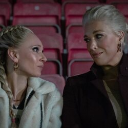 Hannah Waddingham y Juno Temple en Capítulo 4 titulado 'El día libre de las greyhounds' de 'Ted Lasso'