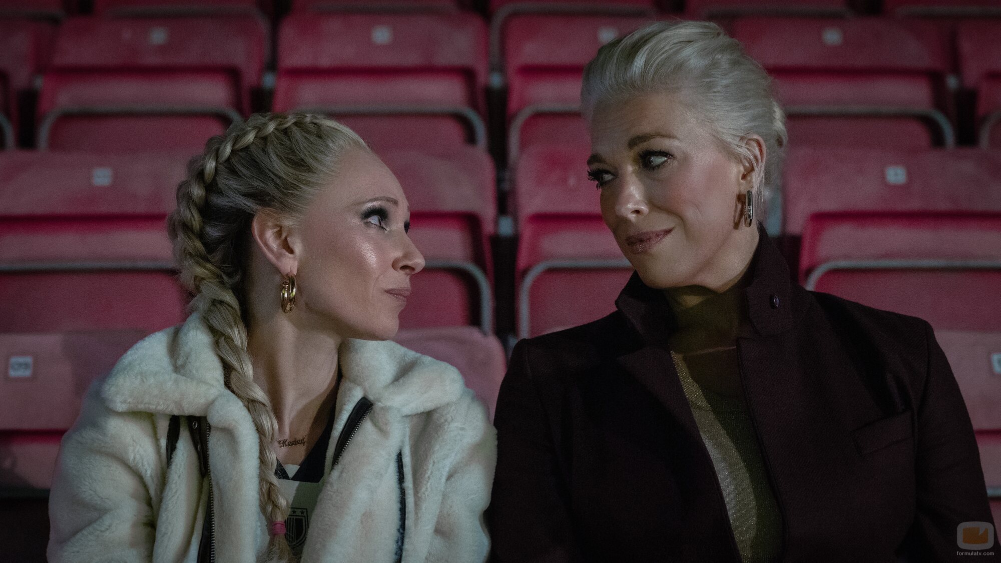Hannah Waddingham y Juno Temple en Capítulo 4 titulado 'El día libre de las greyhounds' de 'Ted Lasso'