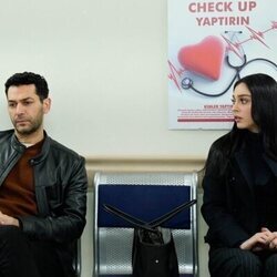 Cemre Baysel y Murat Yildirim en 'El Secreto'