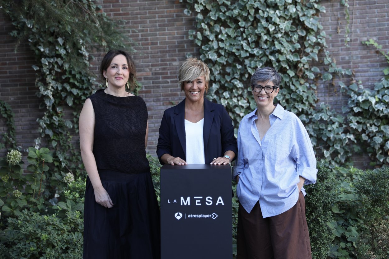 Belén García, Cristina Pardo y Luz Aldama en la presentación de 'La Mesa'