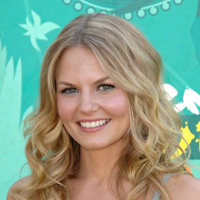 Jennifer Morrison sonriente