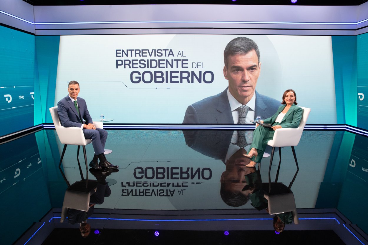Pedro Sánchez y Pepa Bueno en su anterior entrevista en RTVE