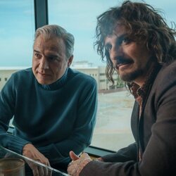 Alberto San Juan y Antonio Pagudo en 2x05 'Episode #2.5' de 'Furia'