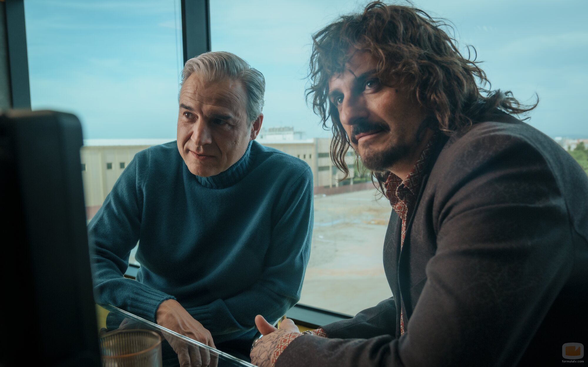 Alberto San Juan y Antonio Pagudo en 2x05 'Episode #2.5' de 'Furia'