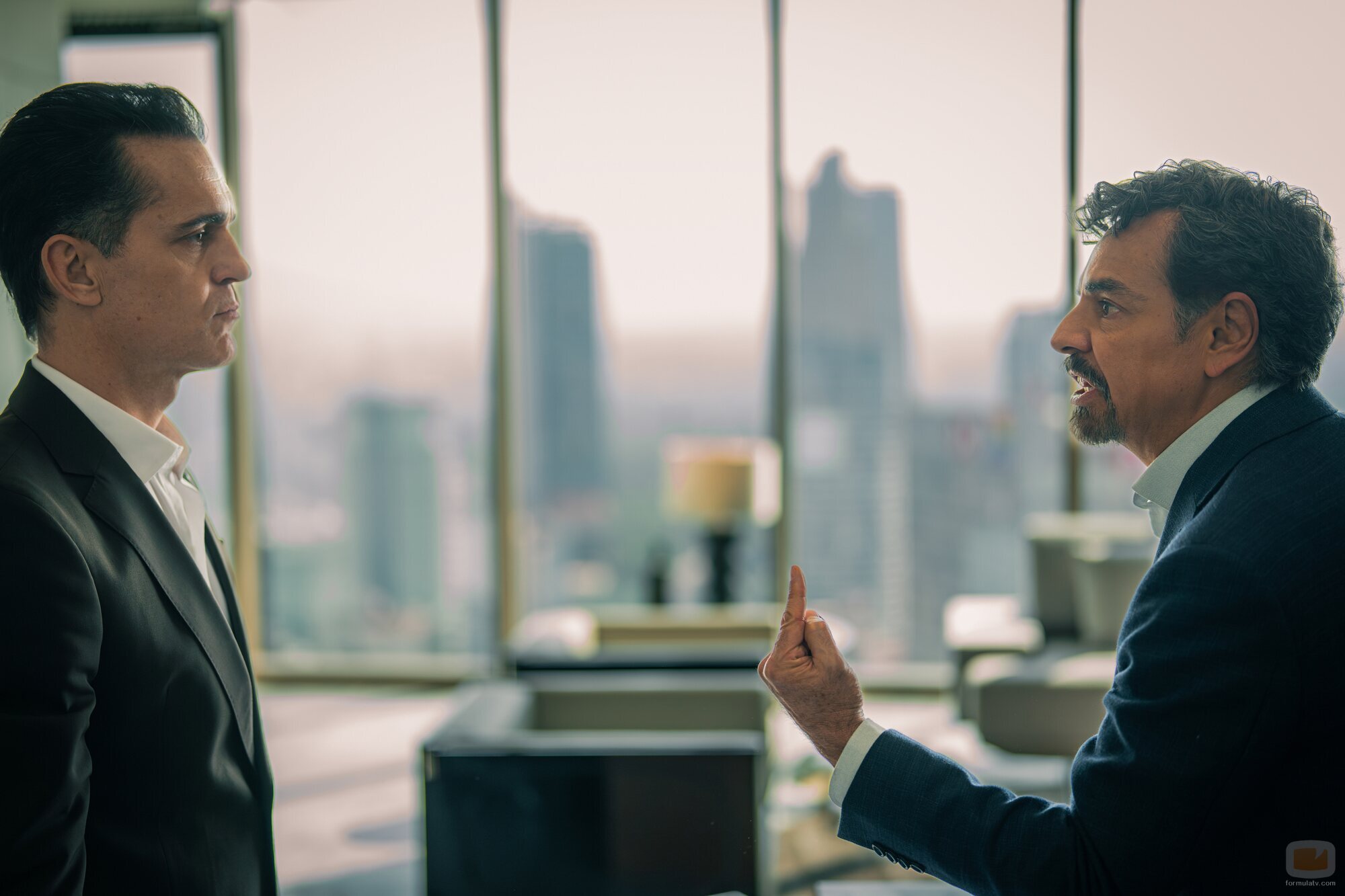 Eugenio Derbez y Pedro Alonso en 'El juicio'
