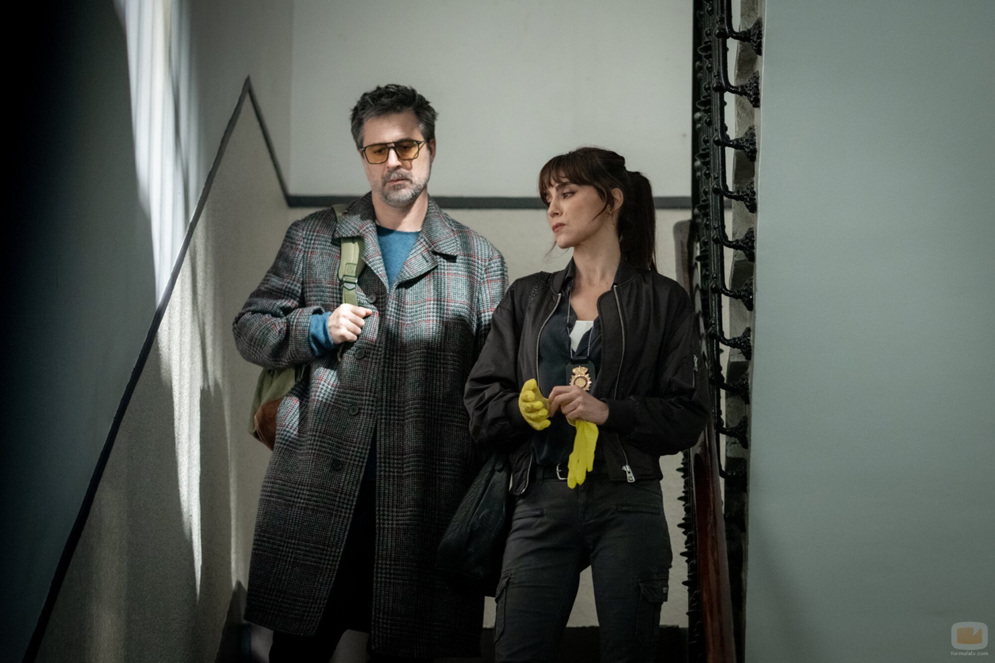 Irene Arcos y Hugo Silva en Capítulo 1 titulado 'Episode #1.1' de 'Rojo sobre blanco'