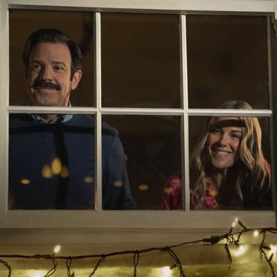 Andrea Anders y Jason Sudeikis en 4x06 'Ya no saltes mucho' de 'Ted Lasso'