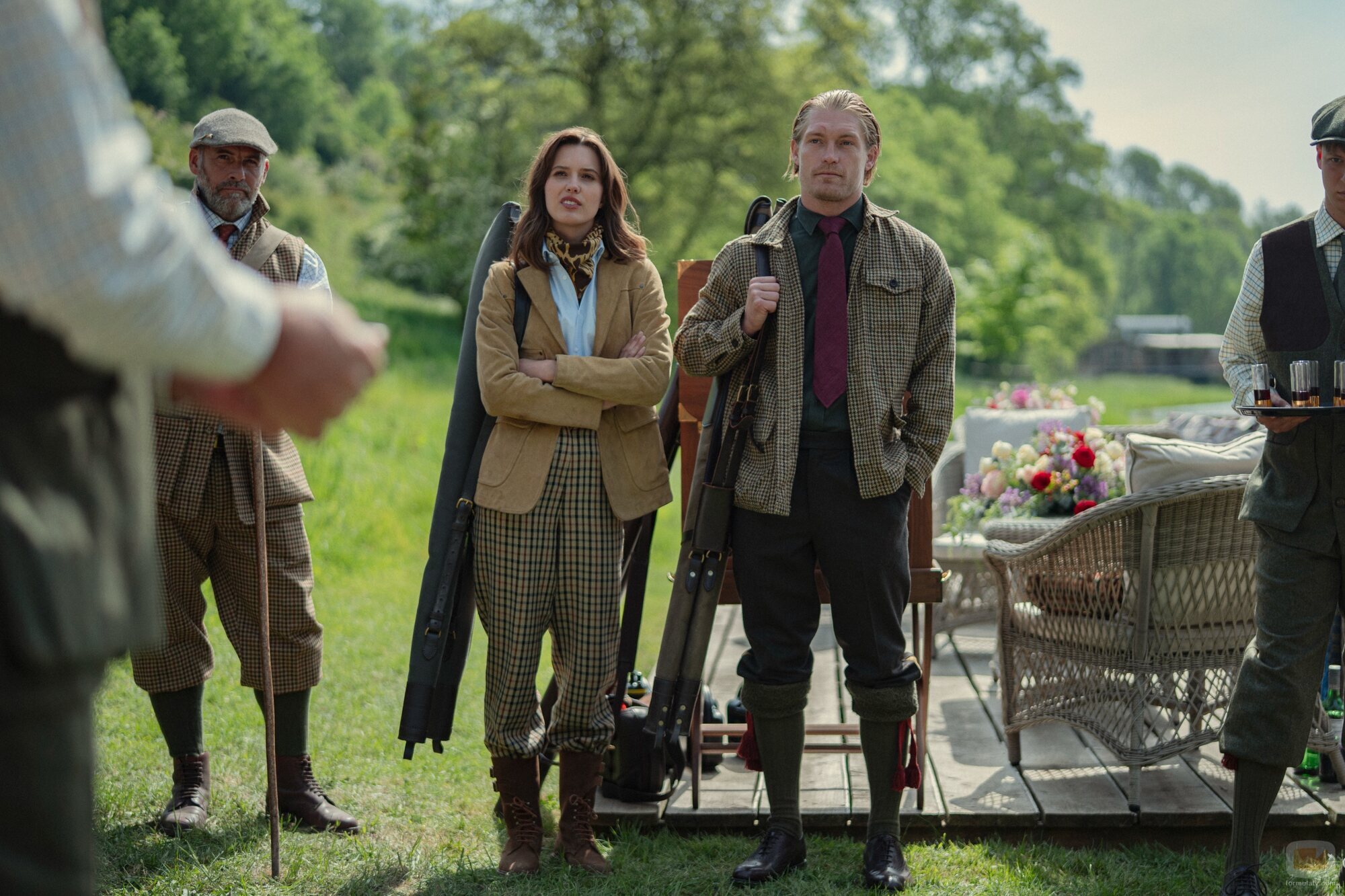Harry Goodwins y Ruby Sear en 'El camino al reino' de 'The Gentlemen'